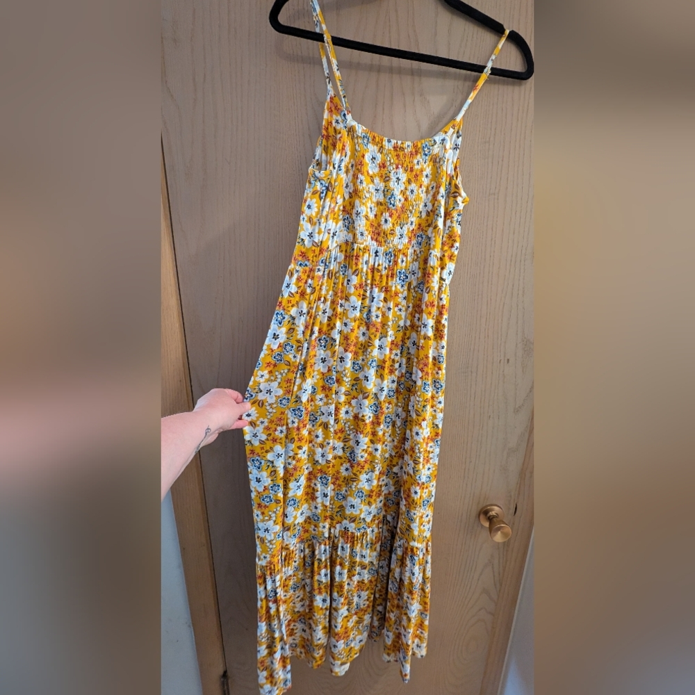 Cg L Cg Medium Yellow Floral Maxi Dress with White, Red, & Blue Blooms - Picture 5 of 7